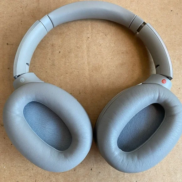 Sony WH-1000XM2 Wireless Headphones - Picture 3 of 9